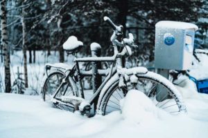 Låt inte cykeln stå i vinter - använd dubbdäck istället!