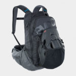 Cykelryggsäck med ryggskydd EVOC Trail Pro Black/Carbon Grey, förberedd för vätskebehållare, 16 liter, Large/X-Large